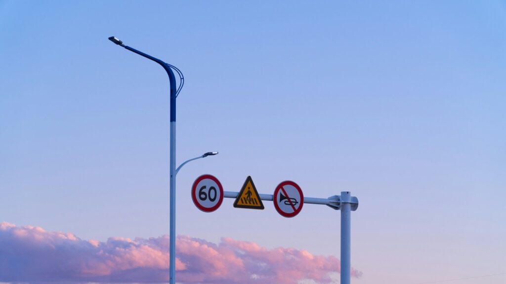 el sistema de navegación puede ayudar a controlar la velocidad